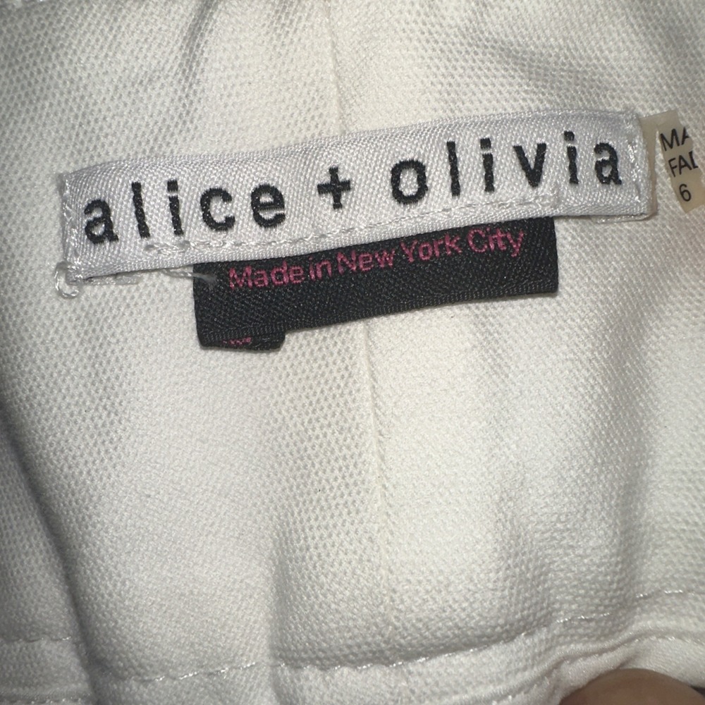 Alice + Olivia Women Size 6 Cotton Zipped Hook and Eye Cuffed Shorts White - Picture 6 of 9